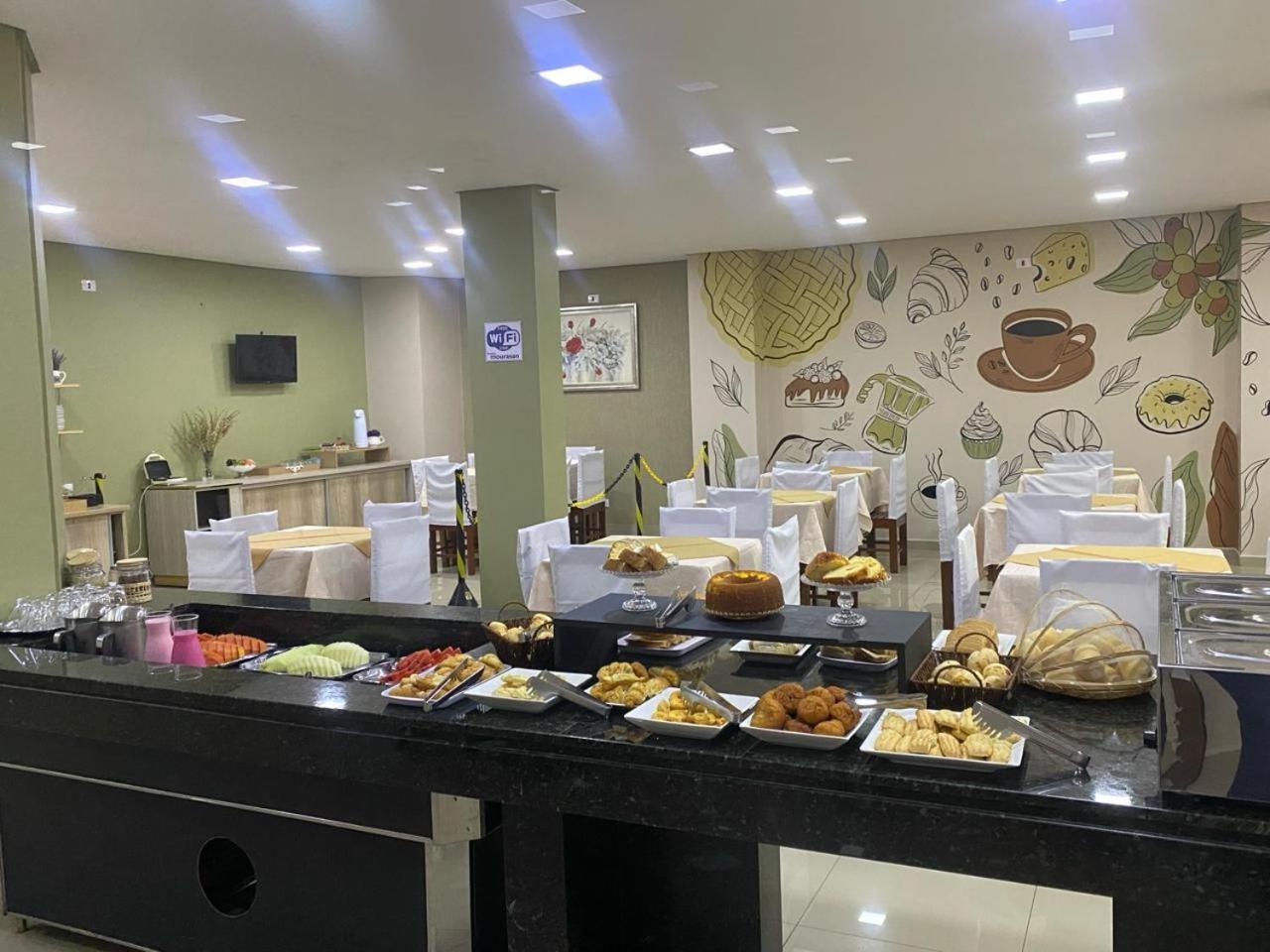 Moura Palace 酒店